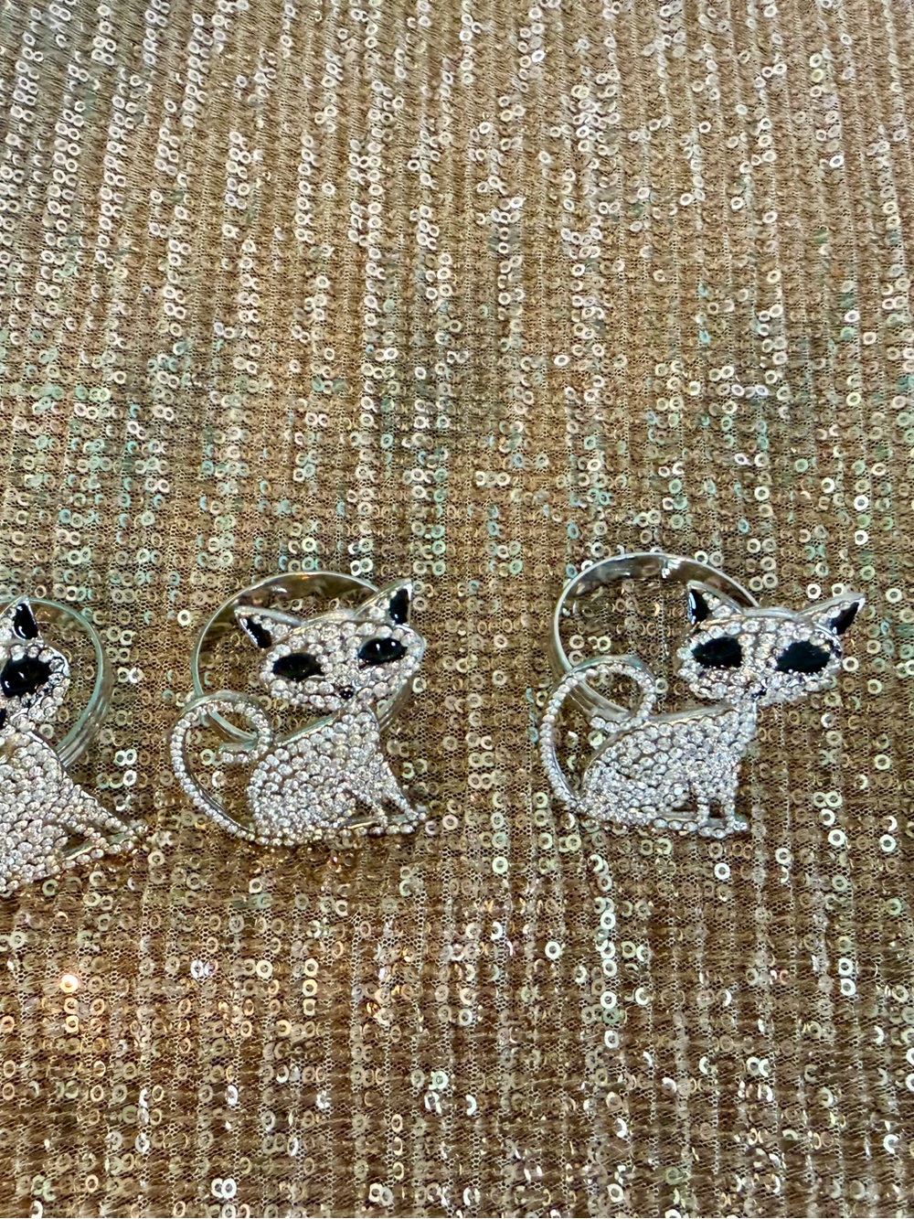 🌸H26 - Rhinestone Cat Napkin Rings🩶🐈⬛🛍️ - Picture 3 of 3